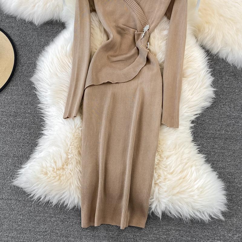 RUGOD Jarní a podzimní nové Retro elegantní a sexy Slim Fit Pletené šaty s dlouhým rukávem a výstřihem do V