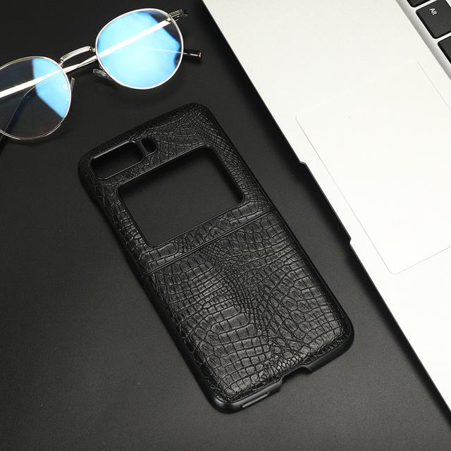 

Удобный тонкий кожаный чехол с защитой от царапин для Motorola Moro Razr 2022, нескользящие аксессуары для мобильных телефонов, чехлы for MOTO RAZR 2022 чёрный