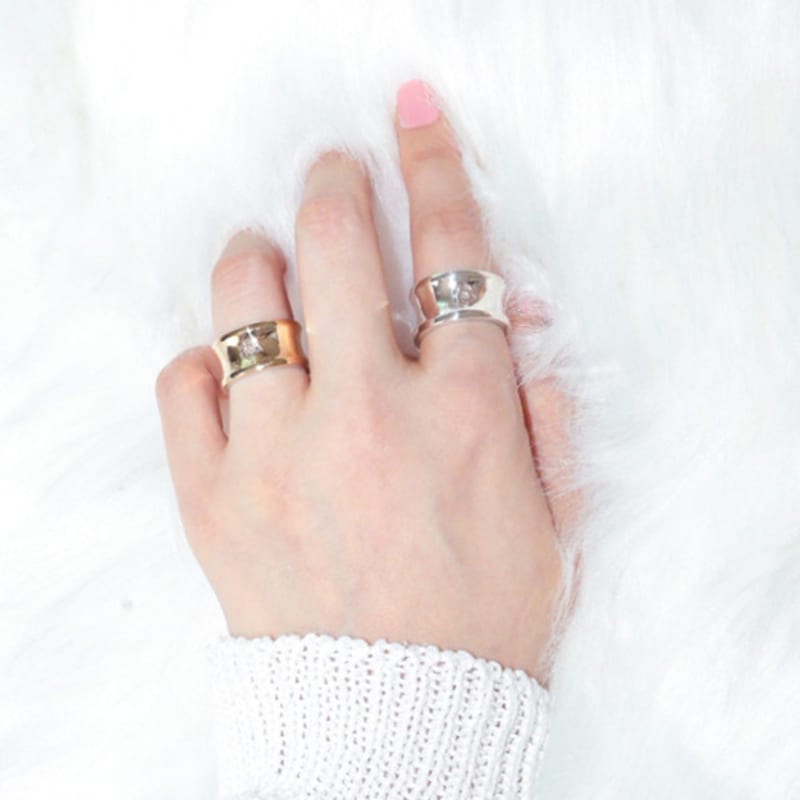 LOASI lovely rose. bold rose hole ring