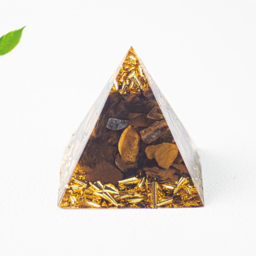 Figurka pyramidy z křišťálové pryskyřice s přírodními krystaly ve tvaru kapky vody pro darování a domácí dekoraci