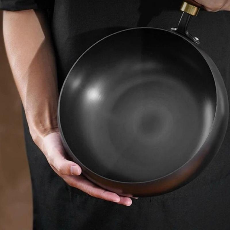 Large Capacity 24cm Chinese Cast Iron Cooking Pan Nonstick Coating For Healthy Frying And Stewing