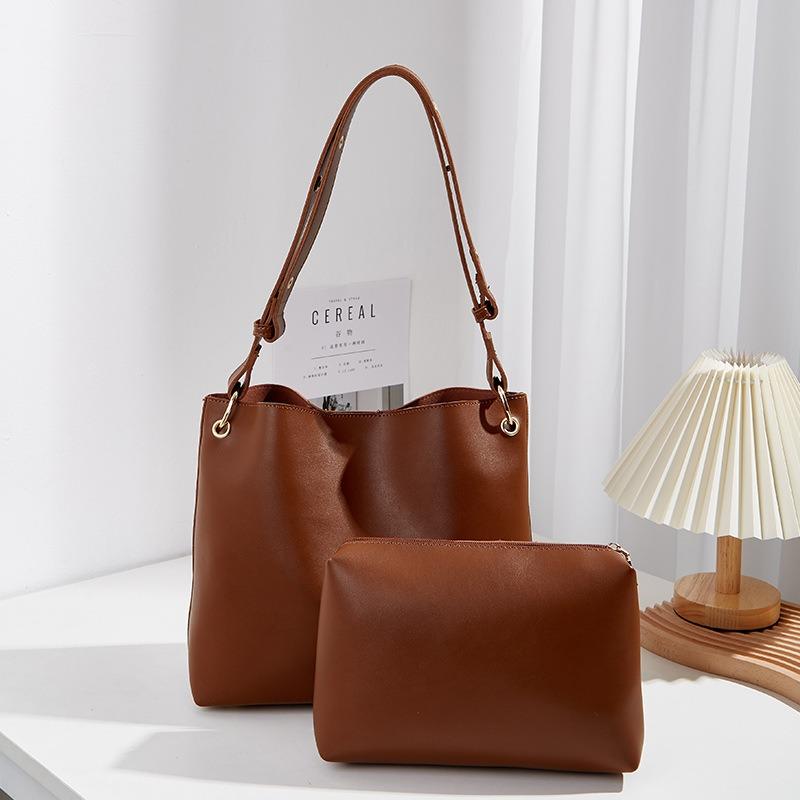 Niche design sense autumn and winter bag bucket bag women's new large-capacity commuter tote single shoulder mother bag tide