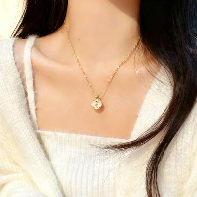 Luxuriöse französische Rosen-Anhänger-Halskette - Elegante glasierte Schlüsselbein-Kette für Damen