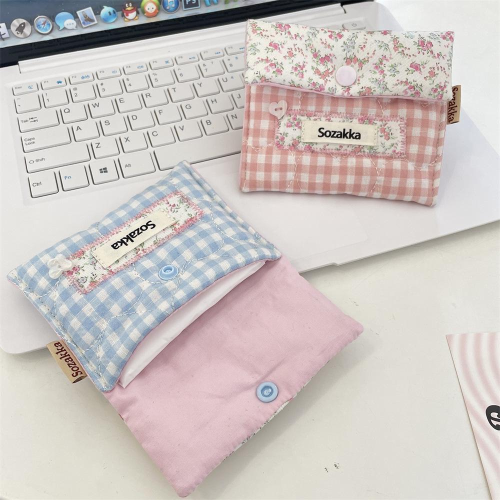 High-Value Portable Menstrual Bag - Student-Friendly Sanitary Napkin Storage