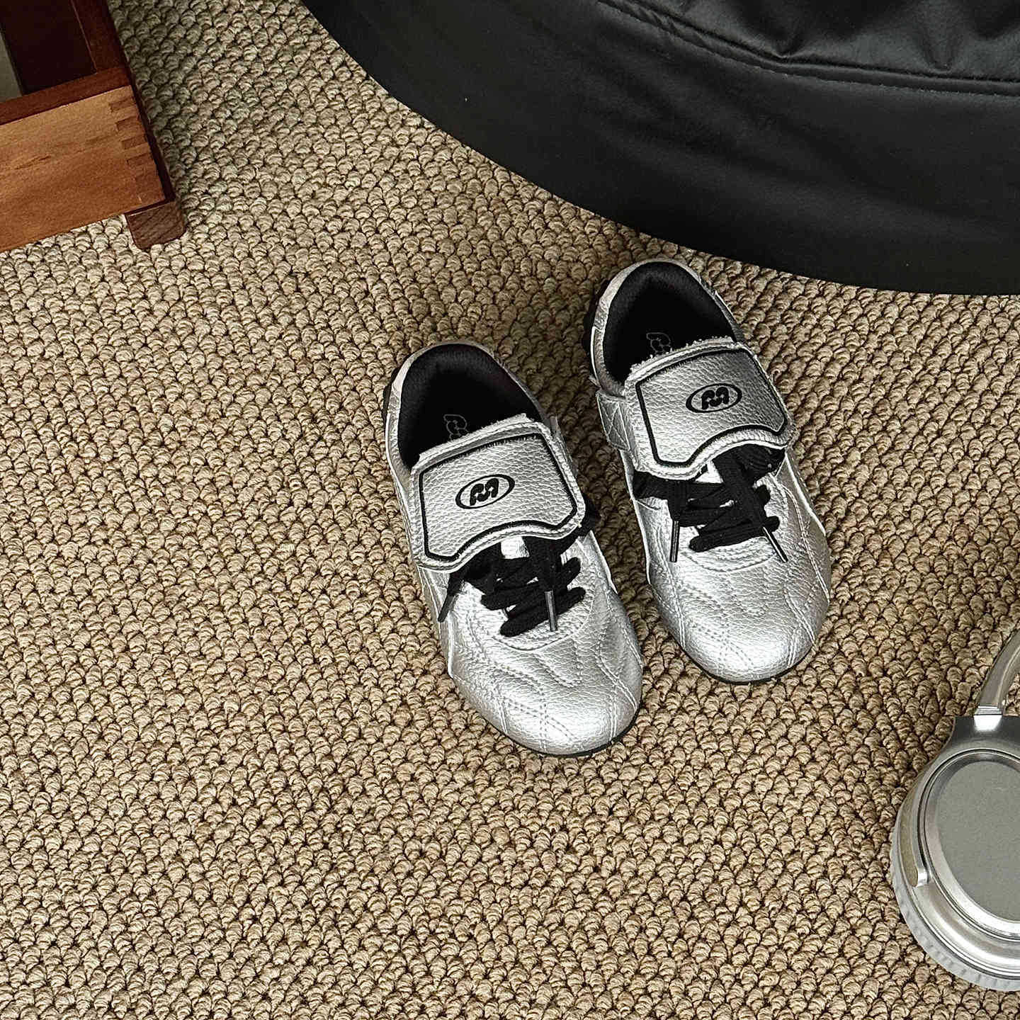 

XSHX children s function thin baseplate shoes boys and girls Wenzhou shoes Velcro design autumn new retro sports flip tongue 30