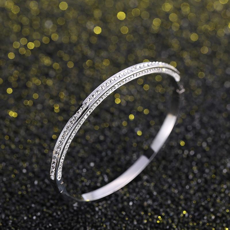 Classic Fashion Female Studded Sapphire Titanium Rose Bracelet Fade Jewelry Wholesale Color Rose Gold, Gold, Platinum