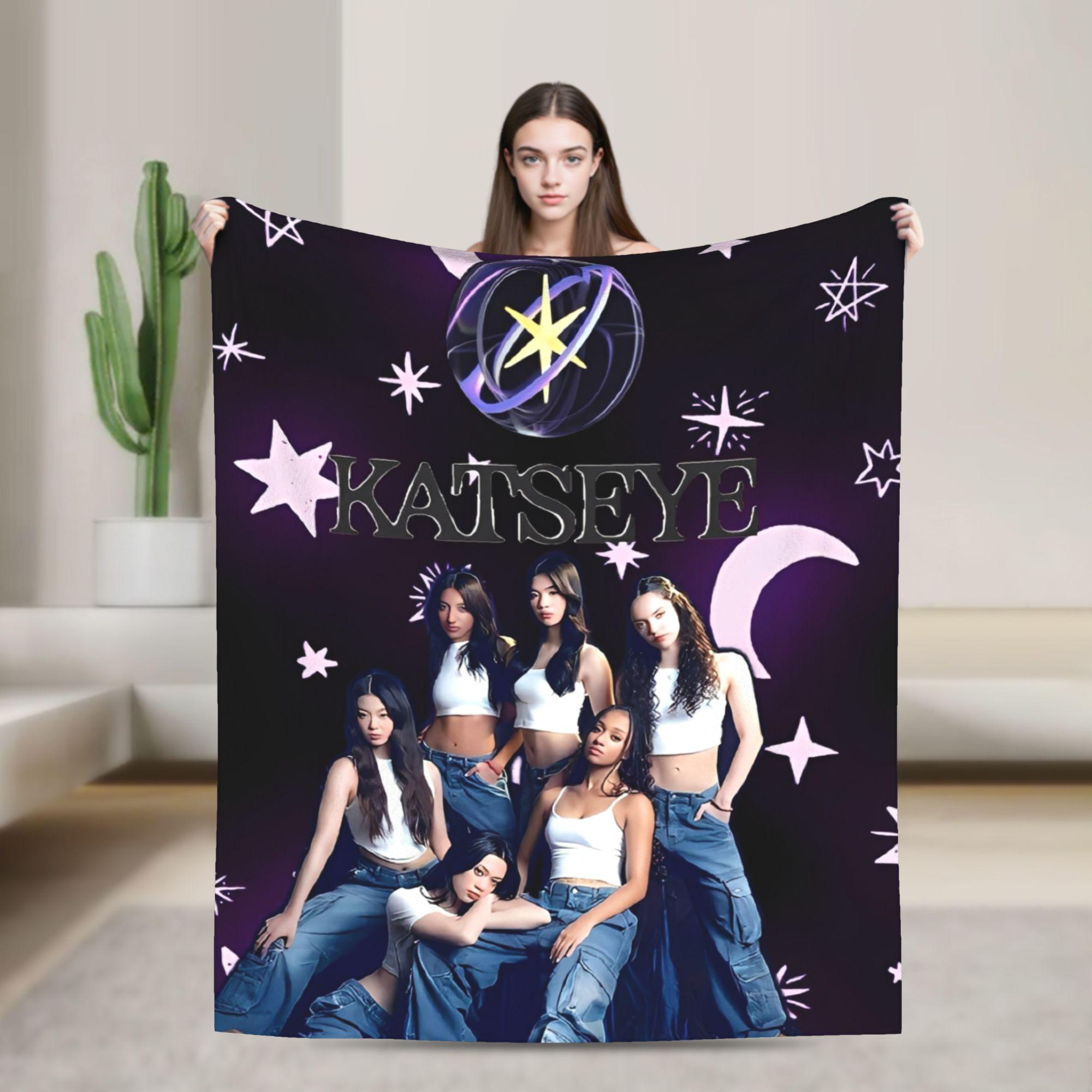 Koc Katseye Muzyka Kpop Pluszowy Niesamowity Ciepły Koc do Łóżka Salonu Wiosna Jesień Size: 75*100cm, Weight: 280 GSM
