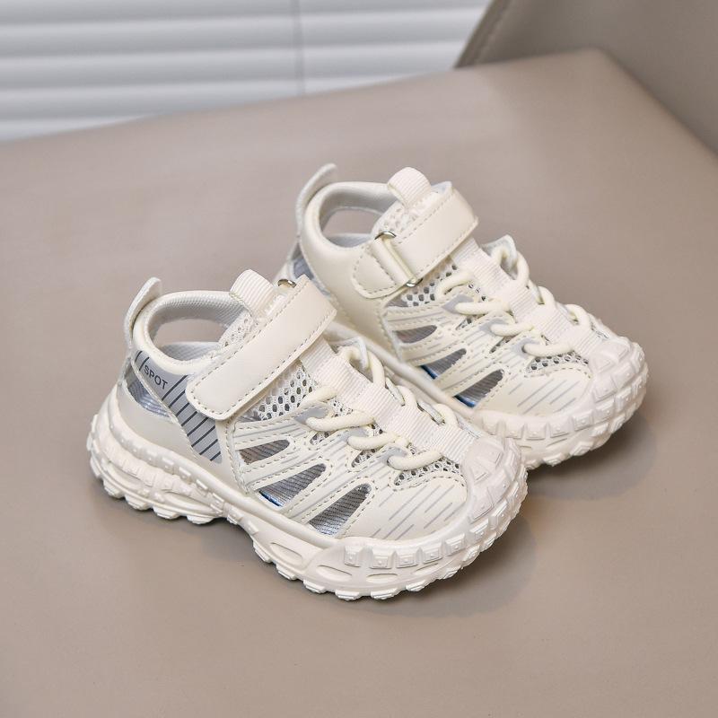 Pojksportssandaler för flickor Sneakers Halkfria Mesh Andningsbara 2025 Sommar Nya Barn Löparskor Tåförstärkta Mjuk Sula Komfort