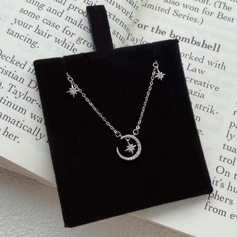 Sterling Silver Star & Moon Necklace - Elegant, Versatile Clavicle Chain for Women. High-End Design with an Exquisite, Luxurious Feel.