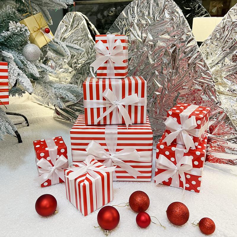 Festive Ornament Display: Christmas Tree Decoration & Photography Gift Box