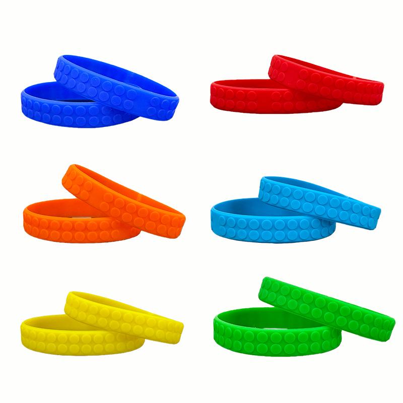 Bracelet Bloc de Construction en Silicone Coloré en Relief pour Anniversaire d'Enfant