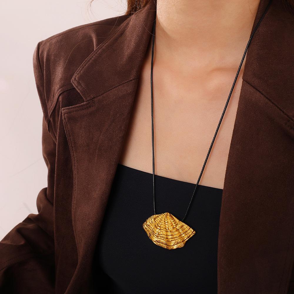 Retro Metal Black Rope Necklace Shell Geometric Ring Pendant Niche Design Personality Light Luxury Sweater Chain