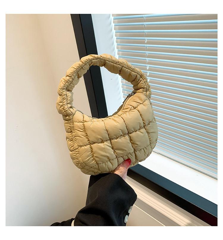 Chic And Soft Cotton Handbag With Zipper Closure Perfect For Daily Street Style