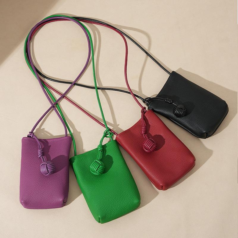 Hot-selling women's bags, high-end commuting versatile messenger bags, change bags, mobile phone bags, small bags, vertical leather mobile phone bags.