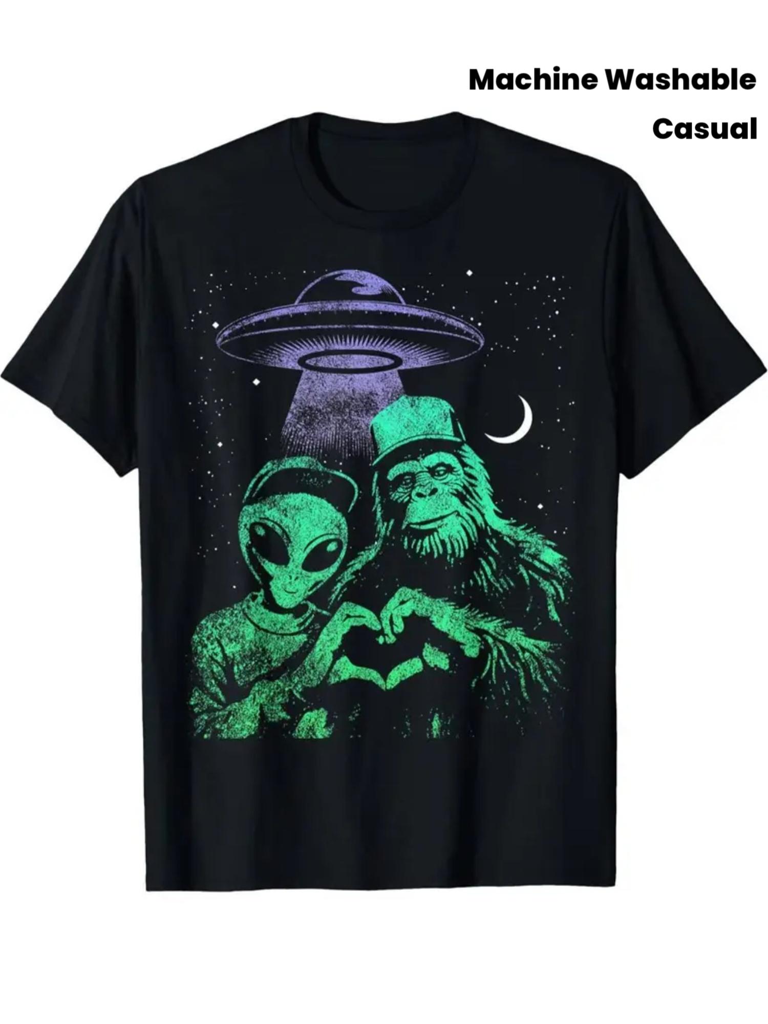 

Funny Sasquatch And Alien Love Hand Sign Graphic T-Shirt for Men 100%, Black Casual Short Sleeve Tee for Spring/Autumn, Machine Washable, Round Neck 5XL різнокольоровий