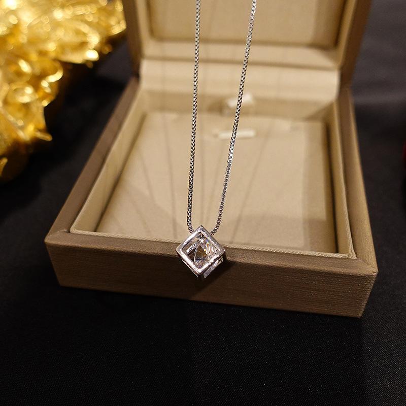 Clavicle Chain Personality Ins Cold Wind Light Luxury Pendant Necklace Girls Niche Design Sense Premium Neck Chain Jewelry
