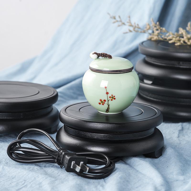 Automatická otočná dřevěná základna pro vyřezávané poklady a ozdoby