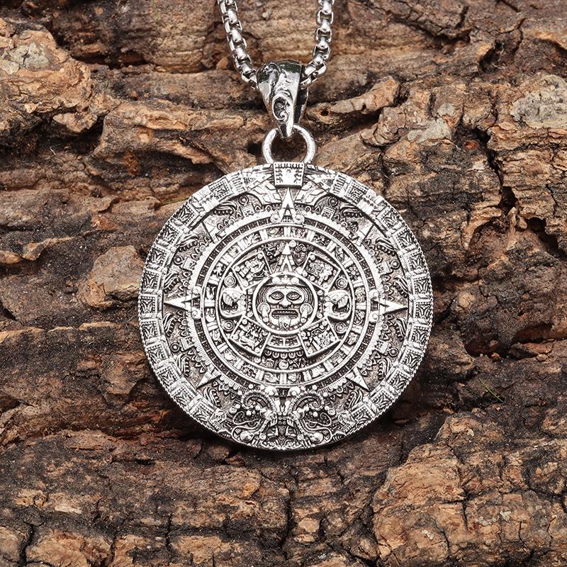 Retro Punk Aztec Mayan Solar Calendar Pendant Necklace for Men and Women Fashion Trend Sun God Lucky Amulet Jewelry Gift