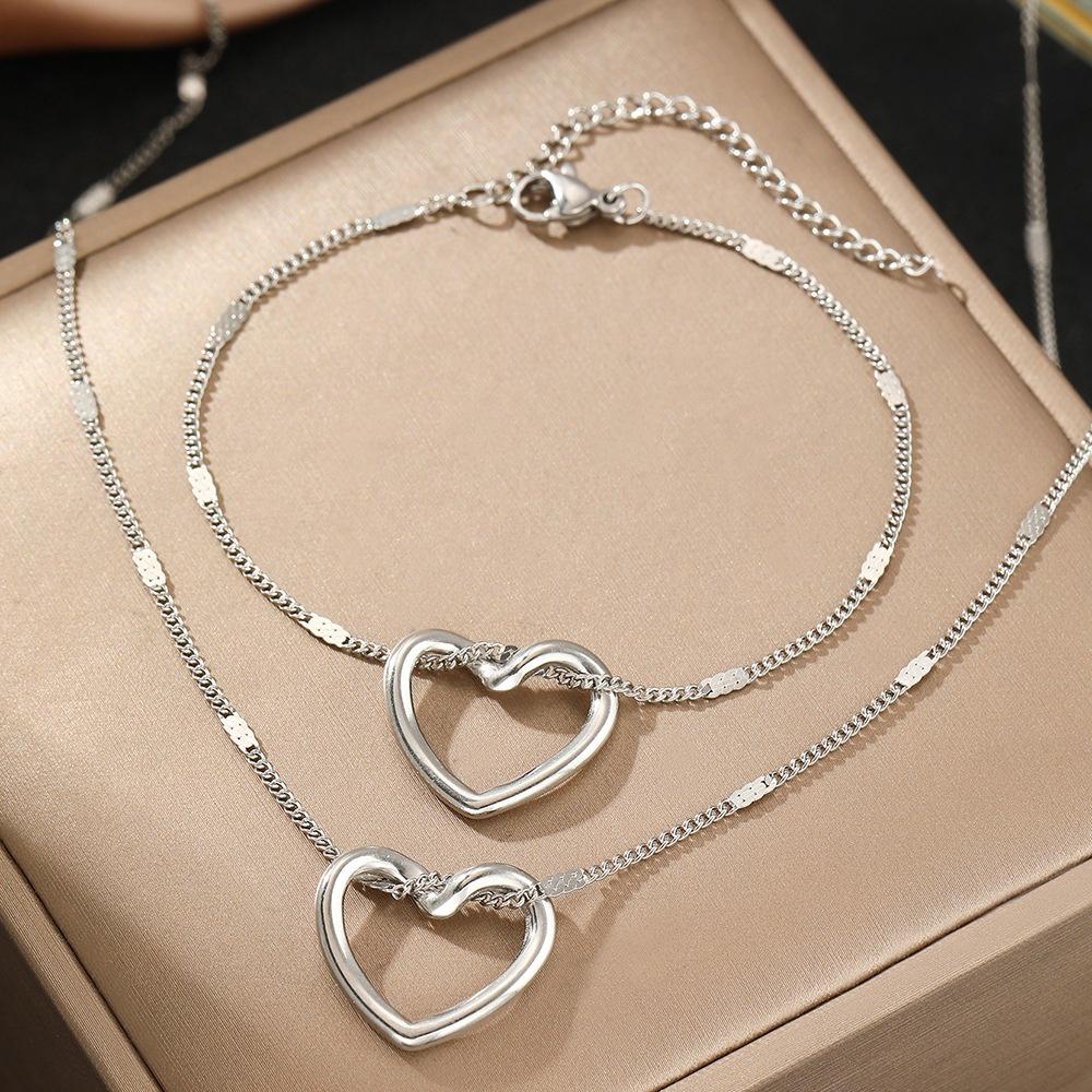 Simple  Hot Selling Hollow-out Peach Heart Fashion Sweet Simple Clavicle Chain Stainless Steel Necklace Bracelet  Set