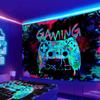 Wandteppich vor buntem Spiel Neon
