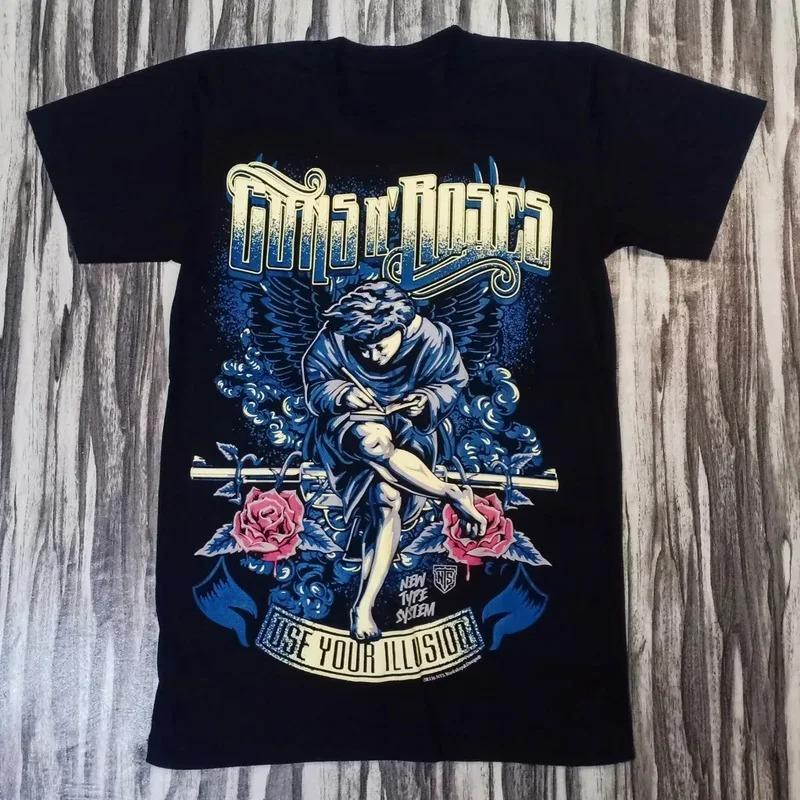 Schwarzes Kurzarm-T-Shirt im Guns N' Roses-Design mit Totenkopf-Zylinder und Revolver-Grafik für Rockmusik-Fans