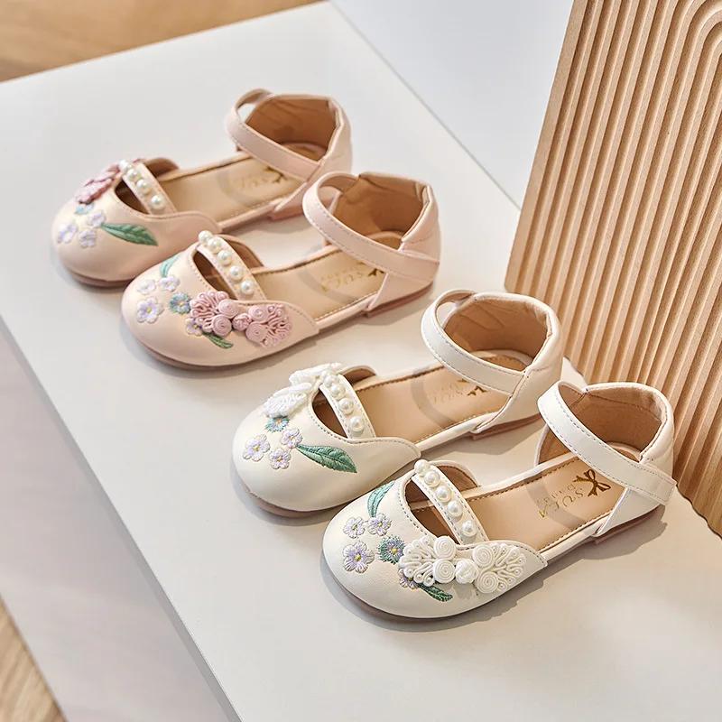 Dětské boty Hanfu s květinami 2024 letní dívčí kožené boty v čínském stylu na párty svatbu Klasické vyšívané princeznovské boty