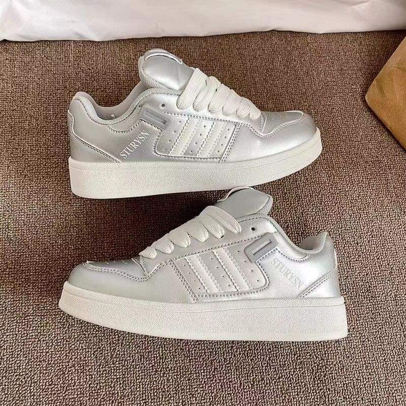 2025 autumn Hong Kong style new student versatile couple casual board shoes niche design bread shoes women ins tide