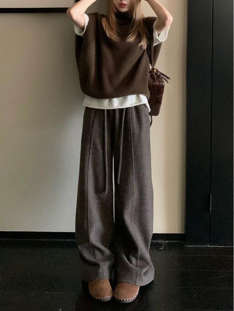 

Ouyang Strolling Sticky Rice Pants - chic and essential! Super warm, airy wool with fleece wide-leg design for ultimate comfort. Small