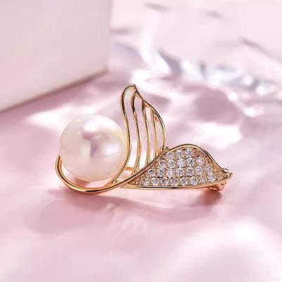 Pearl Fish Tail Brooch, Cute Japanese-style Women's Summer Anti-exposure Clasp Pin, Exquisite Corsage, Niche Collar Pin
