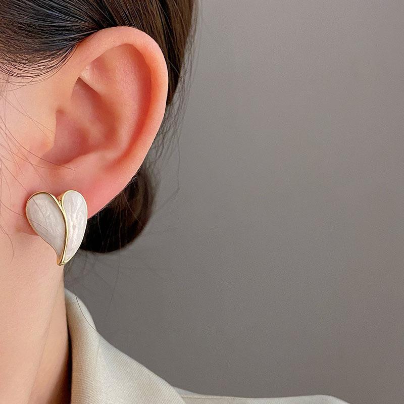 2023 New Fashion Trend Unique Design Elegant and Exquisite White Love Earrings For Women Jewelry Wedding Party Premium Gift