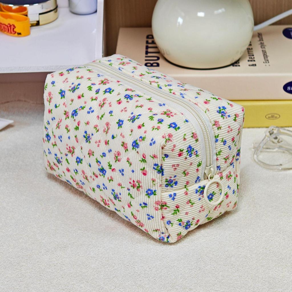 Large Capacity Little Bear Print Makeup Bag – Portable Girlish Polyester Toiletry Storage