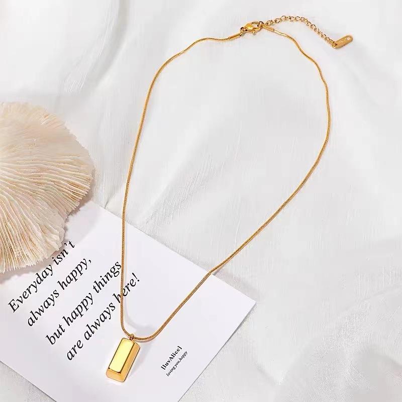 Collier simple en forme de brique argentée pour homme et femme, chaîne de clavicule légère et luxueuse, style hip-hop