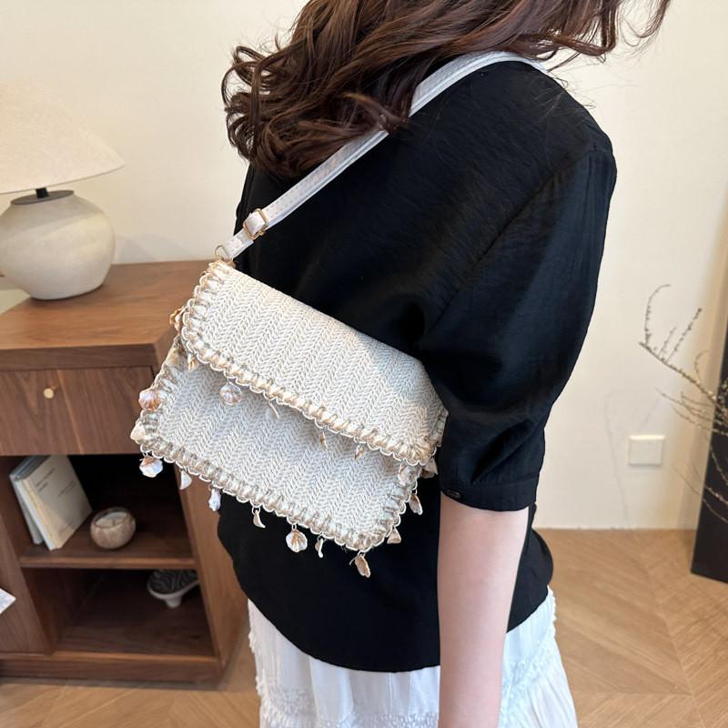 Fashionable Woven Textured Lace And Tassel Decoration Women Casual Shoulder Bag For Daily Use And Vacation