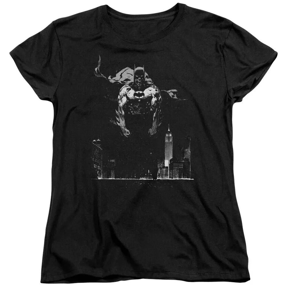 Batman  Dirty City  Women s T-Shirt M