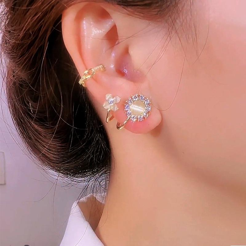 S925 Silver Needle Cat's Eye Stone Flower Stud Earrings - Elegant, Trendy, and Versatile Design for Women