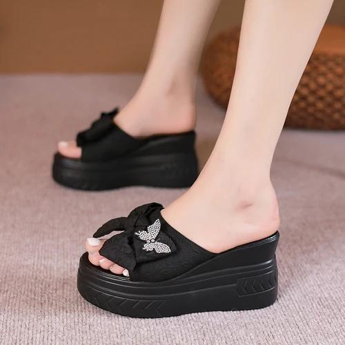 

Модные высокие тапочки на платформе для женщин с открытым носком, босоножки на толстой танкетке, новинка 2024 года, летние женские пляжные шлепанцы с толстой подошвой 9 см 40 чёрный