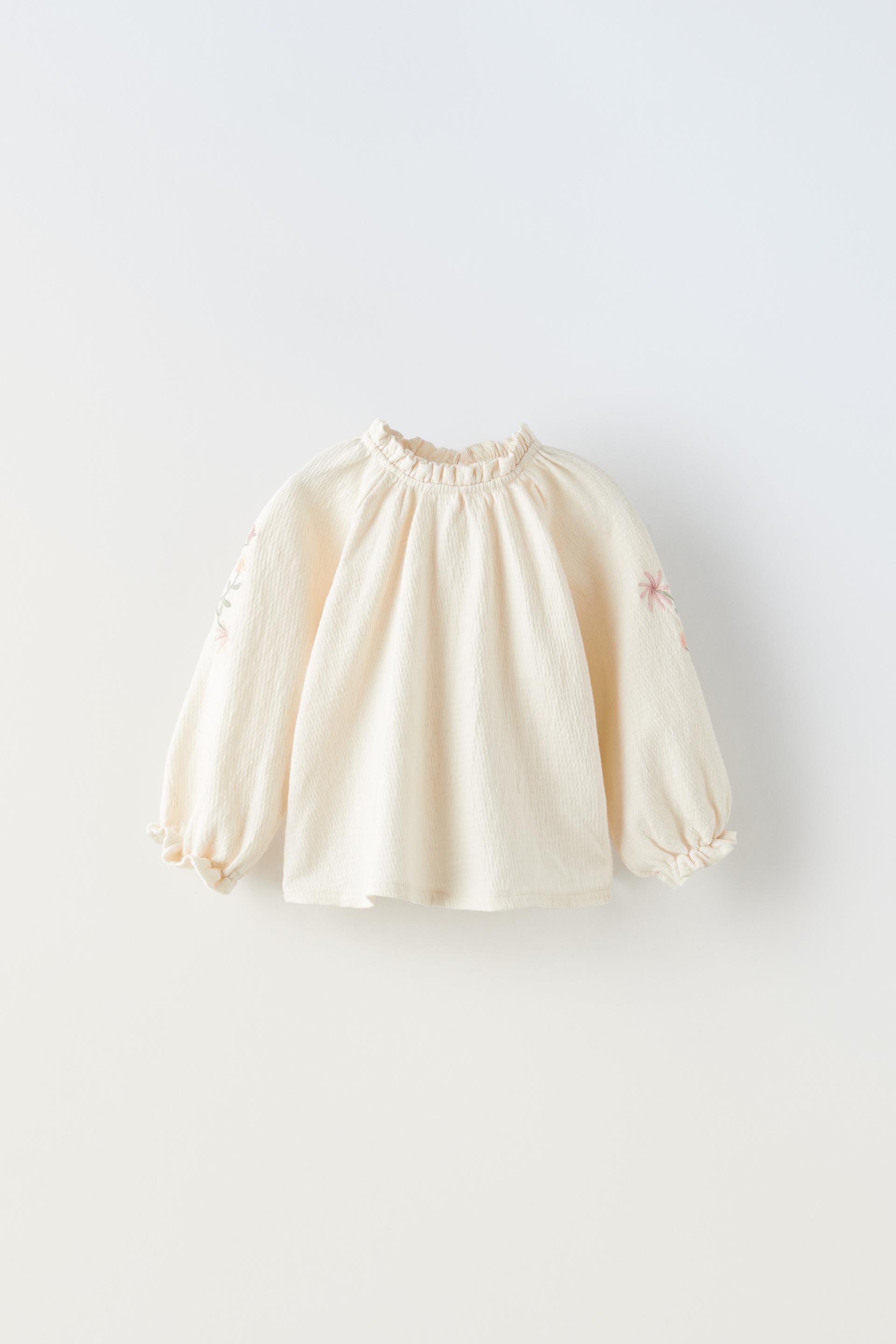 

ФУТБОЛКА С ЦВЕТОЧНОЙ ВЫШИВКОЙ