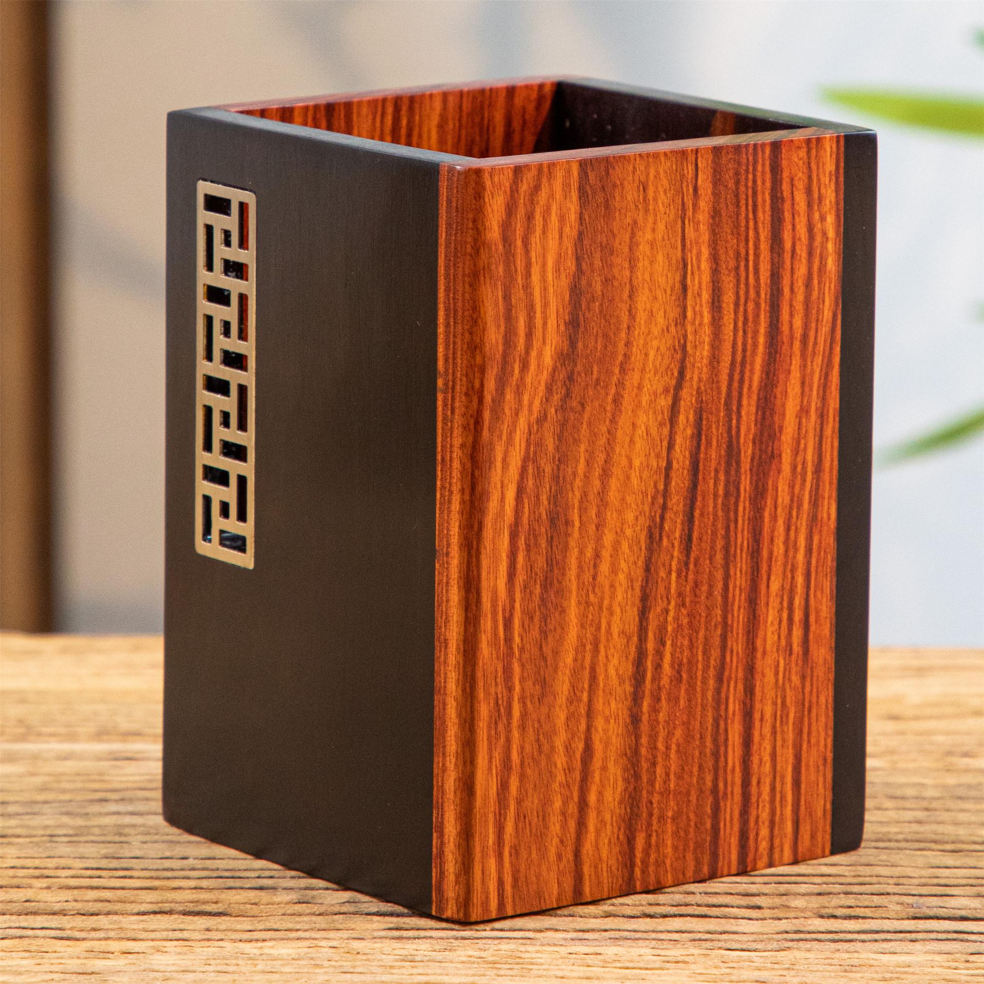 

Гравированная подставка для ручек из палисандра - Офисный подарок и органайзер для стола