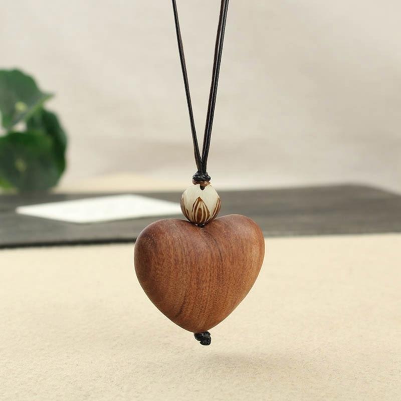 Portable Sturdy Wood Heart Pendant Necklace Accessory for Women Who Appreciate Handmade Artistics Fashion Accessories