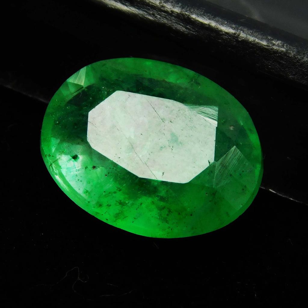 Natural Green Emerald Loose Gemstone 6.57 ct Oval Cut Colombian for Jewelry Making and Crafts