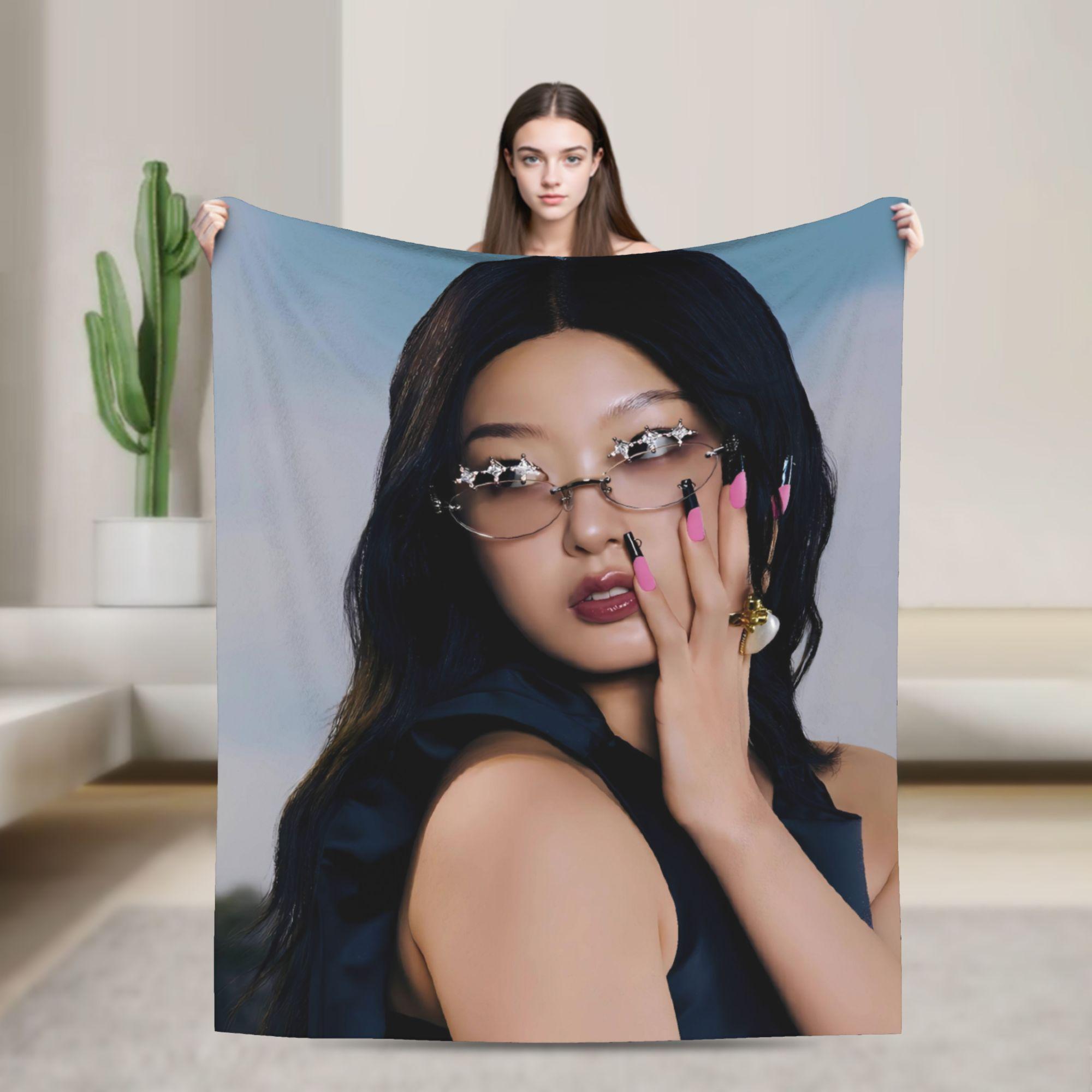 

KATSEYE Member Warm Blankets Manon Lara Sophia Megan Yoonchae Camping Plush Throw Blanket Novelty Bedspread Sofa Bed Cover 50x60in