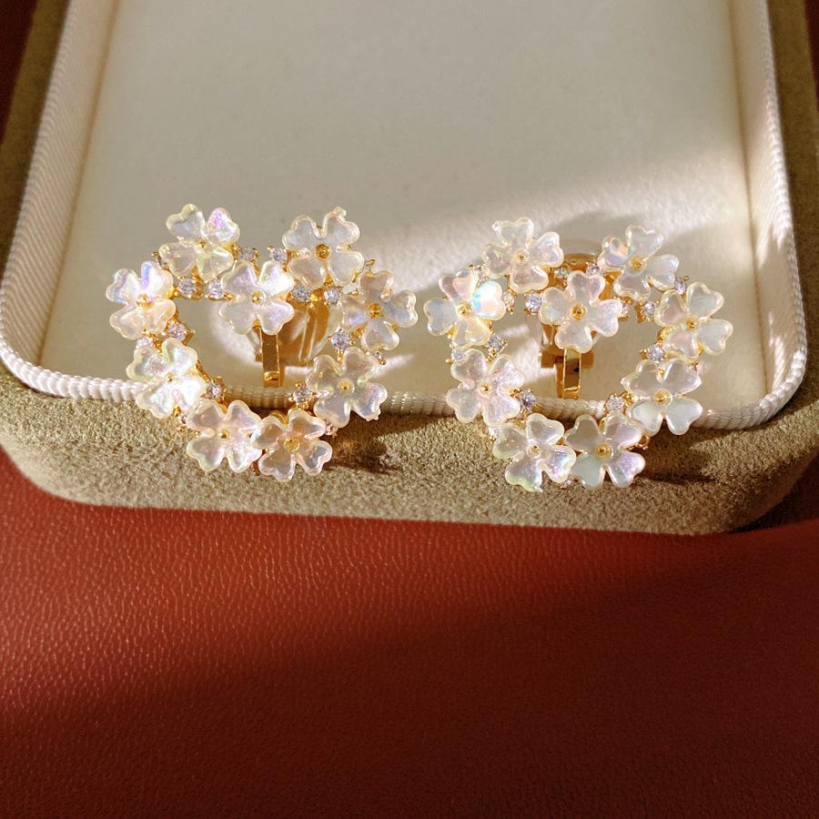 18k Gold-Plated Zircon Flower Ear Clip for Women – Elegant Non-Pierced Earrings