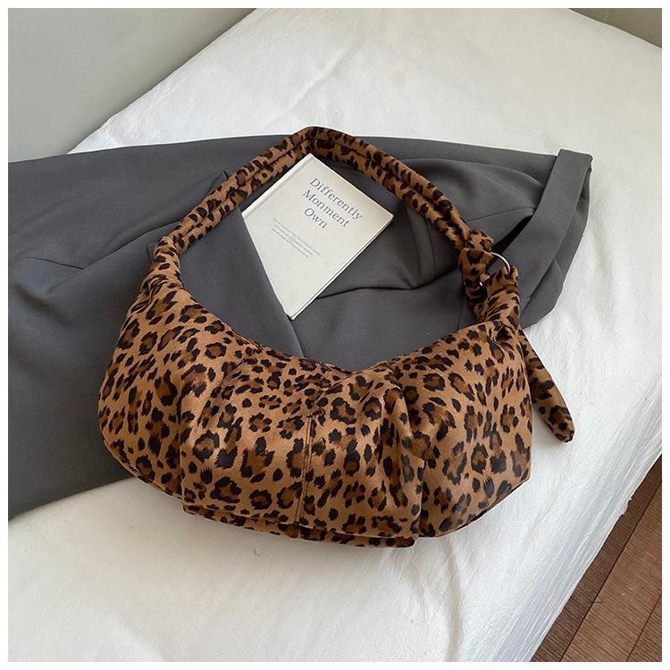 

Замшевая сумка с леопардовым принтом женская 2025 новая ретро сумка-пельмень большой вместимости нишевый дизайн для通勤肩ная сумка-мессенджер