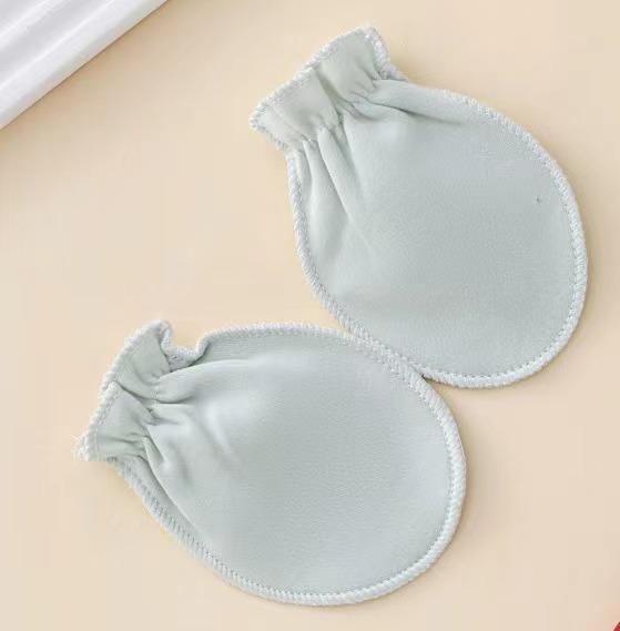 Kratzfeste Handschuhe für Kleinkinder aus gekämmter Baumwolle: Atmungsaktiver, warmer Ganzjahresschutz für Neugeborene