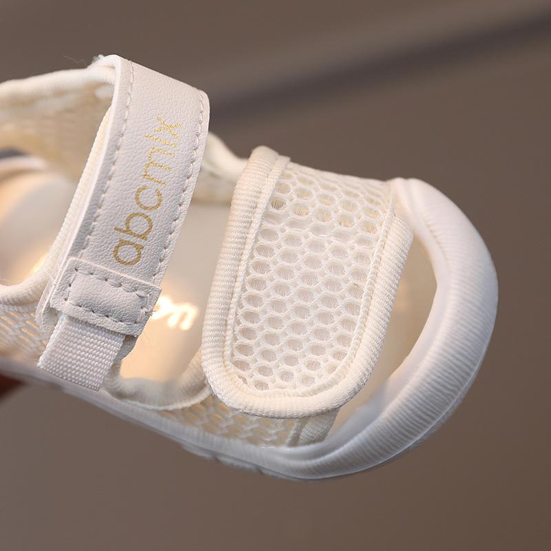 Modă 24 Vară Pantofi Noi pentru Bebeluși Sandale pentru Bebeluși Băieți Talpă Moale Mers Sacoșă Cap Anti Lovitură Fete Pantofi Respirabili