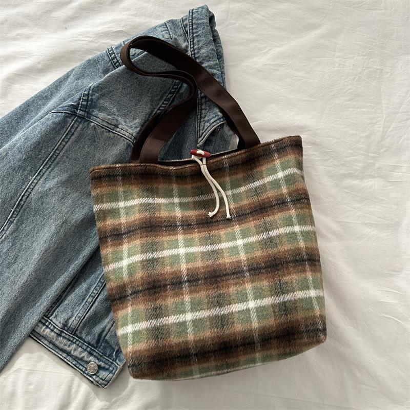 2024 New Korean Style Large Capacity Plaid Tote Bag Woolen Fabric Street Fashion Underarm Bag