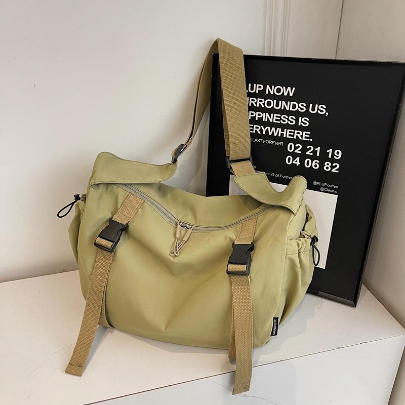 Niche design simple solid color 2025 casual spring fashion lazy style casual female college student messenger tote bag