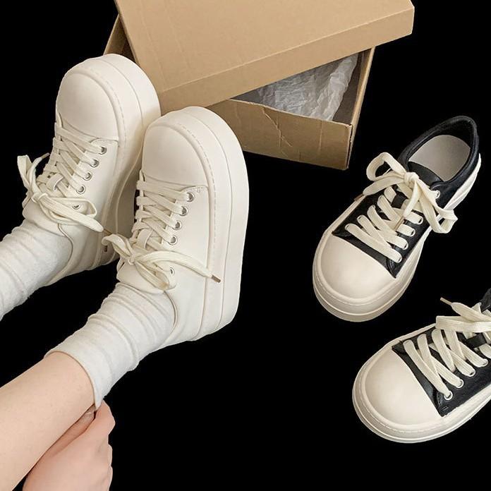 Fashionable commuting retro height increasing thick soled white shoes for women 2025 new spring casual sports board shoes