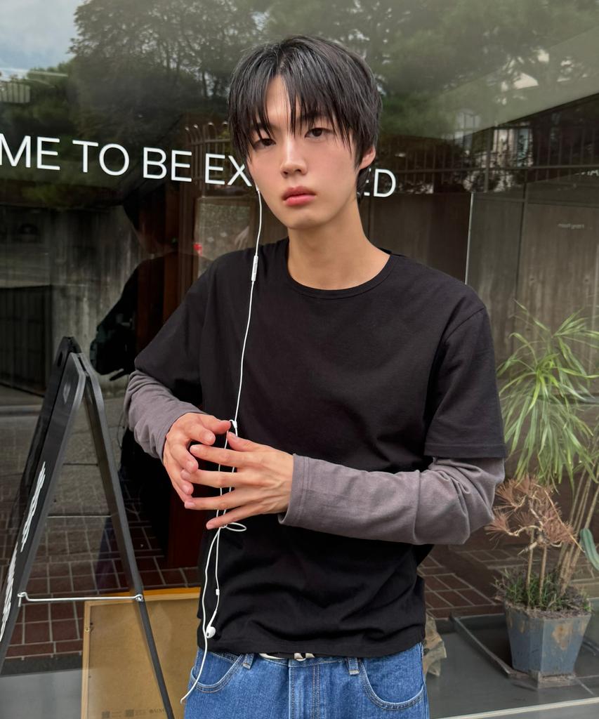 SIGNATURE Border Sleeve Layered Long Sleeve T-Shirt [Black]