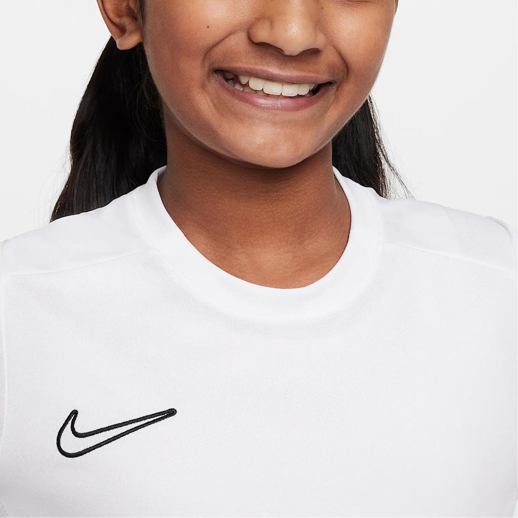 Nike Koszulka Dri-Fit Academy Zrównoważone Materiały Odprowadzająca Wilgoć Wygodna Oddychająca Krótki Rękaw Góry dla Dzieci Biały Czarny HJ3716-100